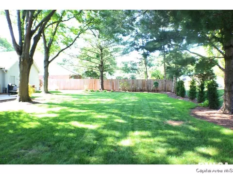 1613 Bent Oak Dr, Springfield, IL 62704 photo 6