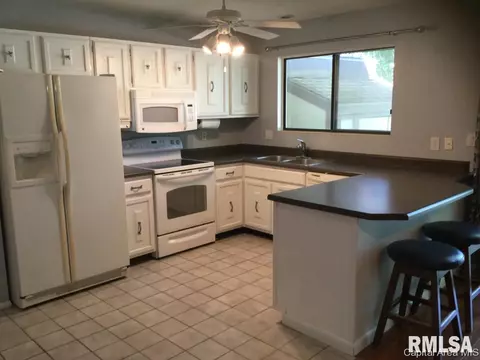 35 Trailridge Ln, Springfield, IL 62704 photo 2
