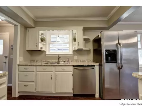 248 E Olive St, Virden, IL 62690 photo 10