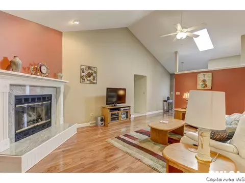 805 High Pointe Dr, Springfield, IL 62702 photo 7