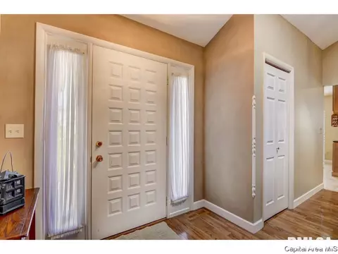 805 High Pointe Dr, Springfield, IL 62702 photo 4