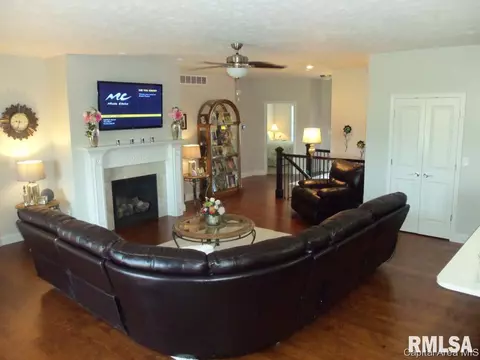 3206 Grassmere Dr, Springfield, IL 62711 photo 2