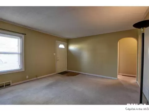 514 Kern St, Springfield, IL 62703 photo 2