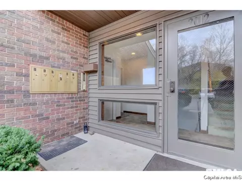 2012 Jeanette Ln UNIT D, Springfield, IL 62702 photo 3