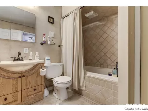 111 Mesa Rd, Springfield, IL 62702 photo 6