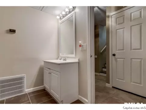 111 Mesa Rd, Springfield, IL 62702 photo 18