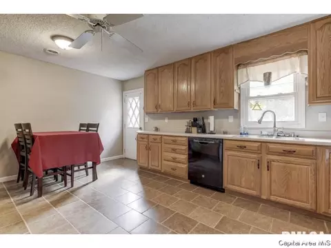 111 Mesa Rd, Springfield, IL 62702 photo 3