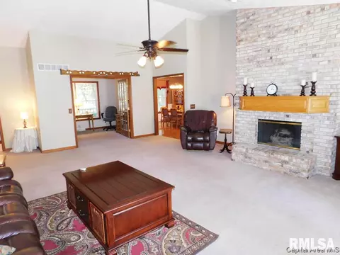 3180 White Timber Rd, Springfield, IL 62712 photo 9