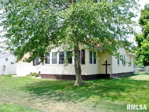 609 W Martin Street St, Abingdon, IL 61410 photo 3