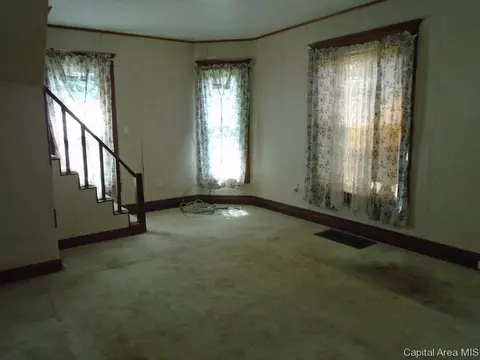 208 E Martin St, Abingdon, IL 61410 photo 3