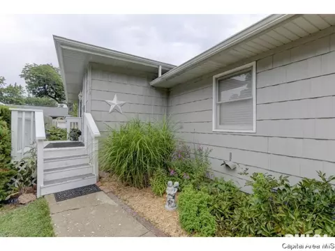 133 N Douglas Ave, Springfield, IL 62702 photo 1