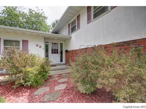 88 Drawbridge Rd, Springfield, IL 62704 photo 2