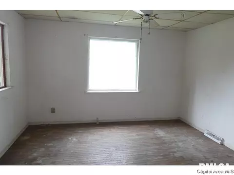 502 S Yates, Tallula, IL 62688 photo 3
