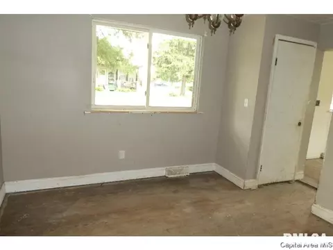 502 S Yates, Tallula, IL 62688 photo 5