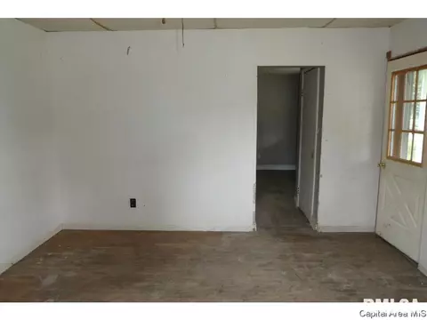 502 S Yates, Tallula, IL 62688 photo 2