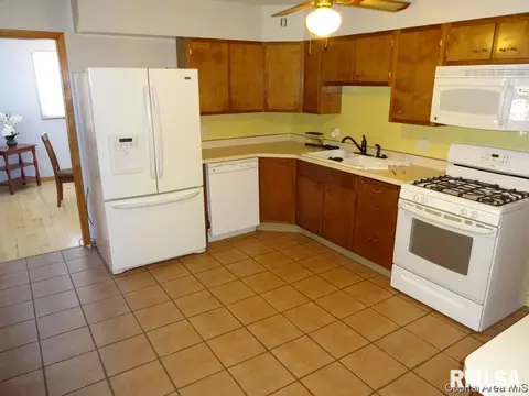 611 Kenyon Dr, Springfield, IL 62704 photo 8