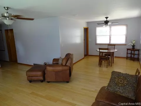 611 Kenyon Dr, Springfield, IL 62704 photo 3