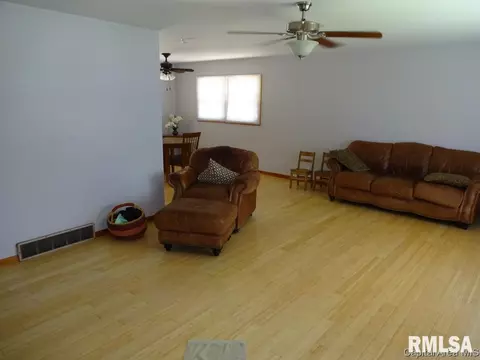 611 Kenyon Dr, Springfield, IL 62704 photo 2