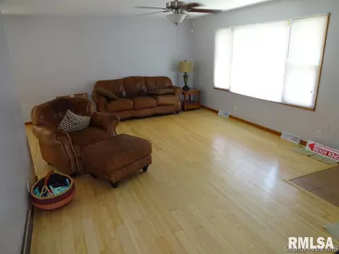 611 Kenyon Dr, Springfield, IL 62704 photo 4
