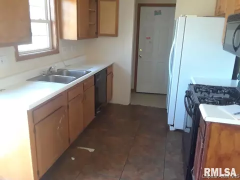 2255 E Cedar St, Springfield, IL 62703 photo 3