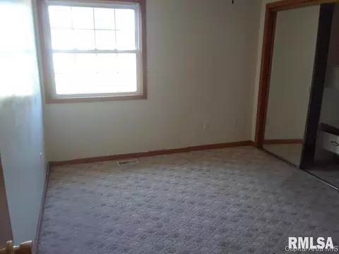 2255 E Cedar St, Springfield, IL 62703 photo 4