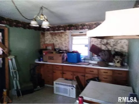 103 S 7th St, Girard, IL 62640 photo 6