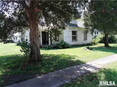 103 S 7th St, Girard, IL 62640 photo 2