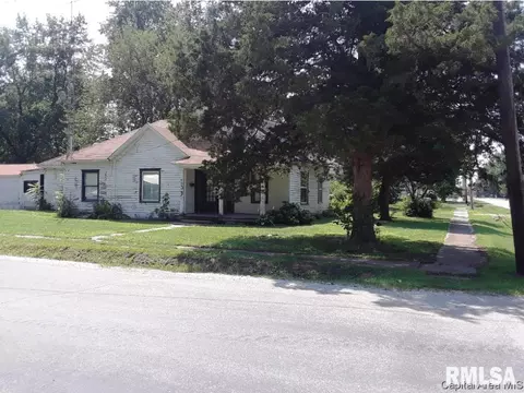 103 S 7th St, Girard, IL 62640 photo 3