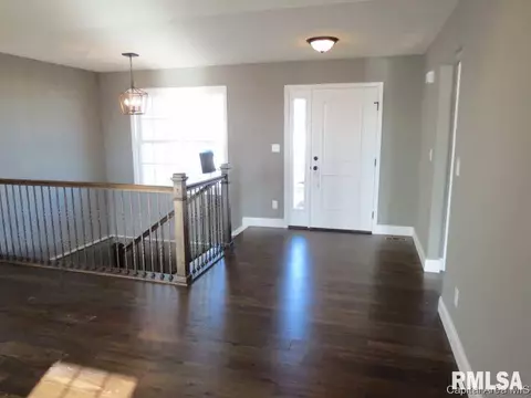 814 Kellan Dr, Chatham, IL 62629 photo 2