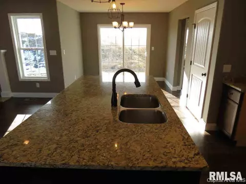814 Kellan Dr, Chatham, IL 62629 photo 6