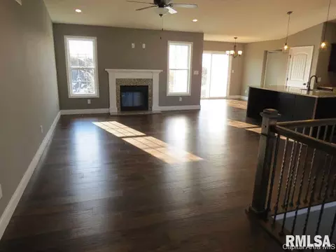 814 Kellan Dr, Chatham, IL 62629 photo 3