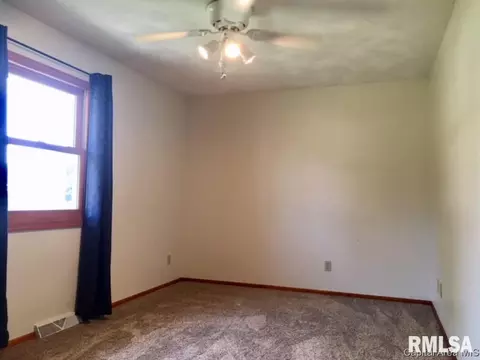 809 W Washington St, Athens, IL 62613 photo 9