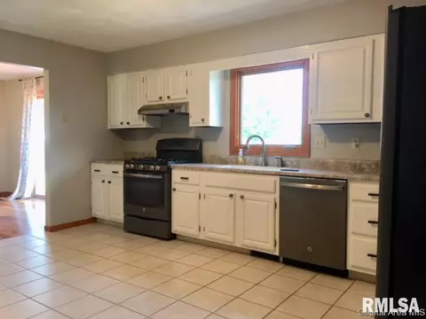 809 W Washington St, Athens, IL 62613 photo 7
