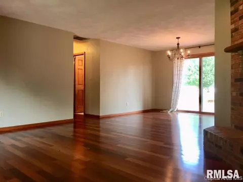 809 W Washington St, Athens, IL 62613 photo 4