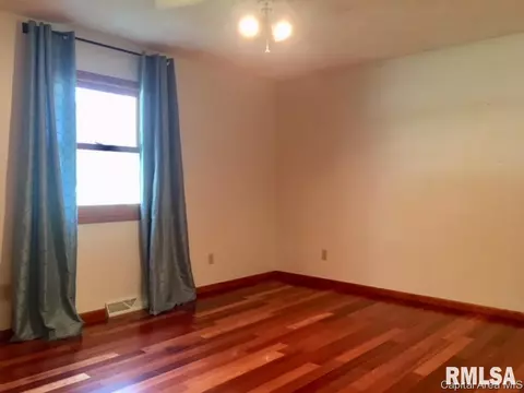 809 W Washington St, Athens, IL 62613 photo 11