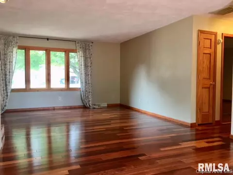 809 W Washington St, Athens, IL 62613 photo 5