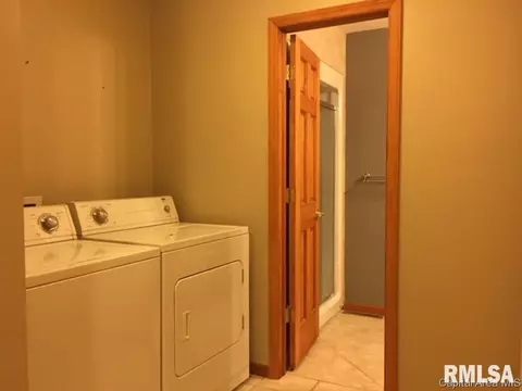 809 W Washington St, Athens, IL 62613 photo 16