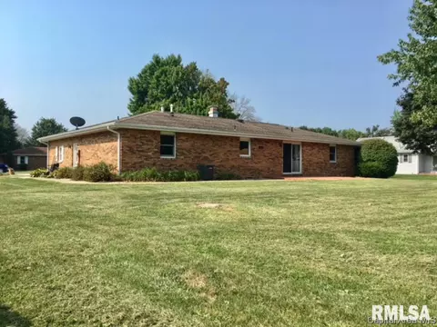 809 W Washington St, Athens, IL 62613 photo 18