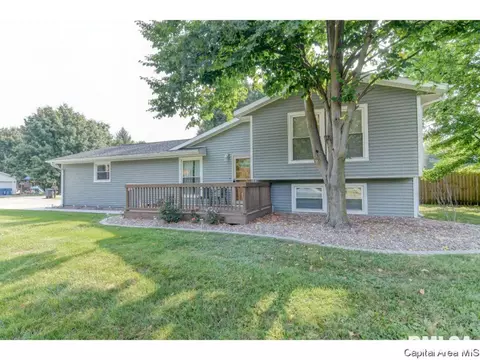700 E Dove, Athens, IL 62613 photo 1