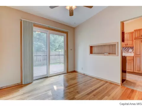 700 E Dove, Athens, IL 62613 photo 10