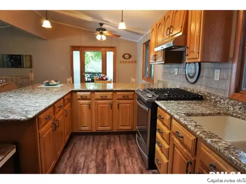 39 Vine Ln, Avon, IL 61415 photo 7