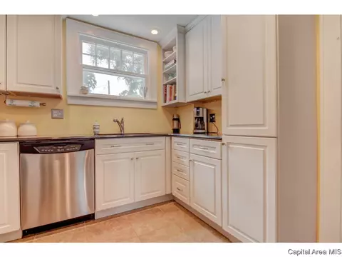 1817 S Walnut St, Springfield, IL 62704 photo 7