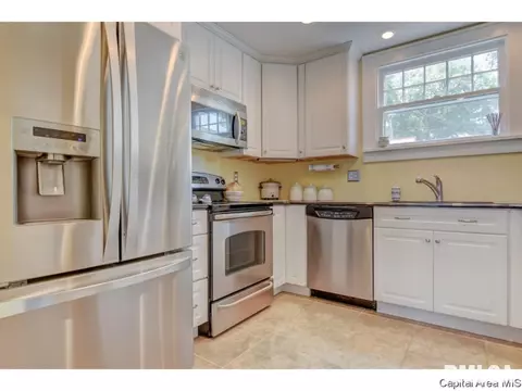 1817 S Walnut St, Springfield, IL 62704 photo 8