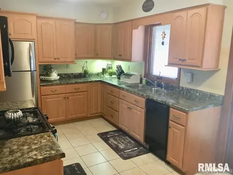 144 Archer Ave, Springfield, IL 62704 photo 4