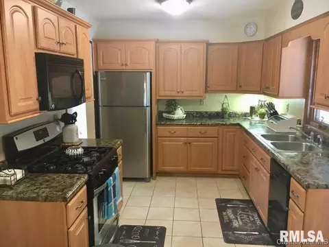 144 Archer Ave, Springfield, IL 62704 photo 3