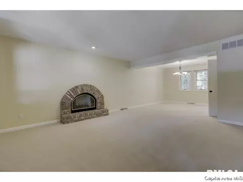3300 Collingwood Dr, Springfield, IL 62711 photo 4