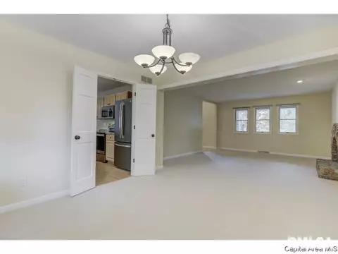 3300 Collingwood Dr, Springfield, IL 62711 photo 5