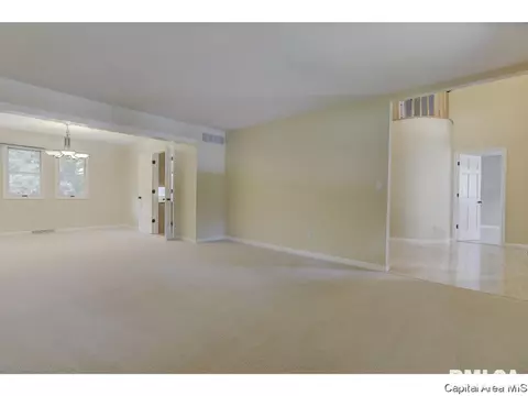 3300 Collingwood Dr, Springfield, IL 62711 photo 3