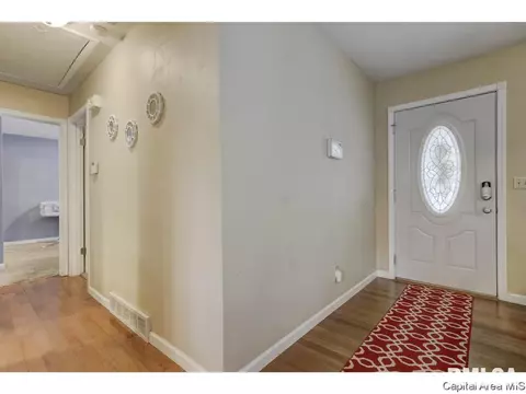 11 Providence Ln, Springfield, IL 62711 photo 2