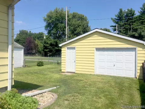 1725 Watch Ave, Springfield, IL 62702 photo 4